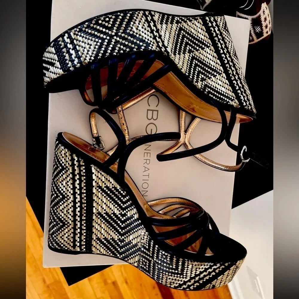 UEC BCBG HOSANNA Black and Tan Platform Wedge Sandals 6.5